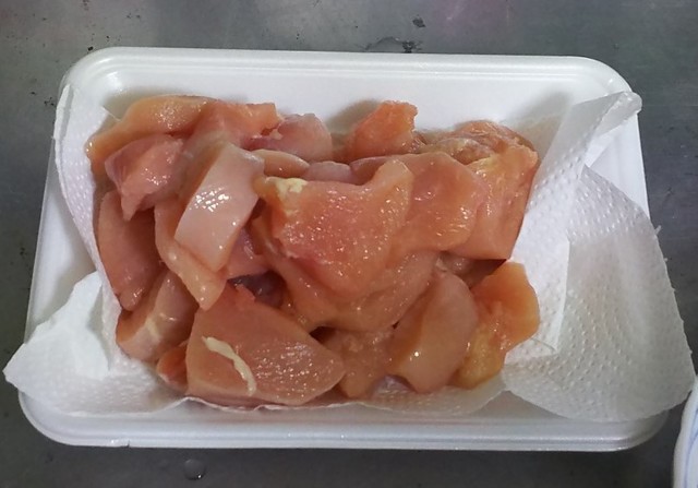 1215 鶏むね肉カット.jpg